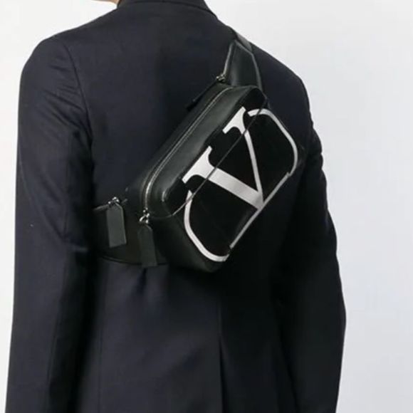 ❌SOLD❌ Valentino Bum Bag LIKE NEW! - Picture 2 of 14
